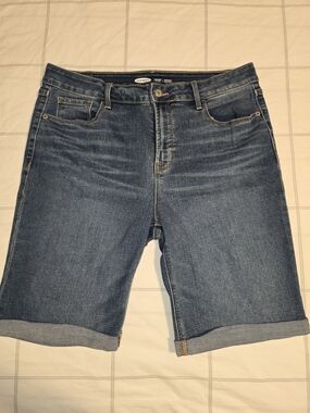 Old Navy Cuffed Mid Wash Denim Bermuda High Rise Shorts in Blue Size 12